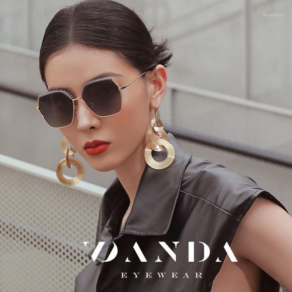 2020 new polarized sunglasses fashion lady's multilateral sunglasses outdoor travel beach anti-uv1, White;black
2020 new polarized sunglasses fashion lady's multilateral sunglasses outdoor travel beach anti-uv1, White;black