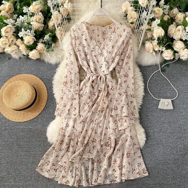 singrain chic bohemian floral dress women v neck flare sleeve irregular ruffles a-line dress 2020 autumn retro print wrap1, Black;gray
singrain chic bohemian floral dress women v neck flare sleeve irregular ruffles a-line dress 2020 autumn retro print wrap1, Black;gray