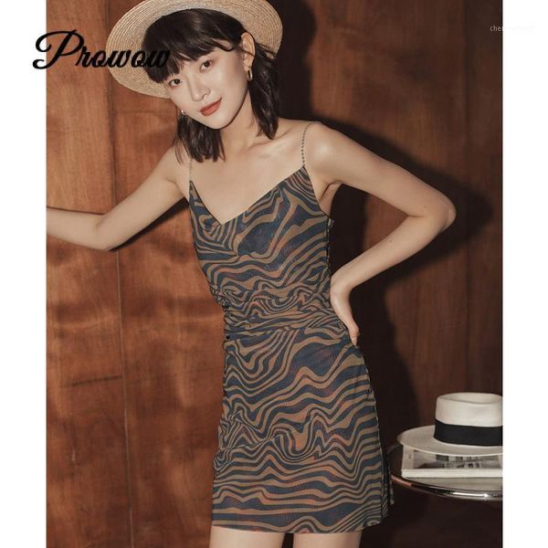 2020 summer women club backless leopard print v-neck sling print chain mini bodycon dress designer luxury clothes1, Black;gray
2020 summer women club backless leopard print v-neck sling print chain mini bodycon dress designer luxury clothes1, Black;gray