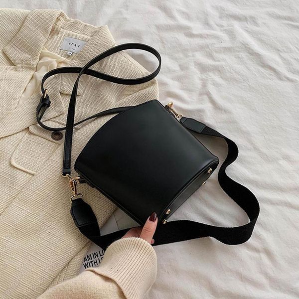 cross body retro fashion bag women's 2021 shoulder messenger autumn winter versatile leisure bucket leather
cross body retro fashion bag women's 2021 shoulder messenger autumn winter versatile leisure bucket leather