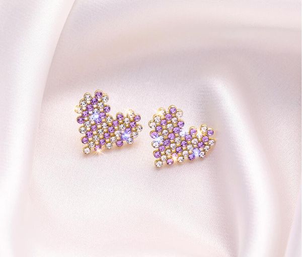 2020 new white and purple striped flash diamond love shaped earrings sweet versatile super flash full diamond earrings woman 242, Golden;silver
2020 new white and purple striped flash diamond love shaped earrings sweet versatile super flash full diamond earrings woman 242, Golden;silver