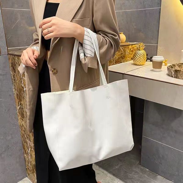 wholesale large capacity shoulder bag ladies designer messenger handbags plain pvc none valentines day versatile open soft bucket likebags w
wholesale large capacity shoulder bag ladies designer messenger handbags plain pvc none valentines day versatile open soft bucket likebags w
