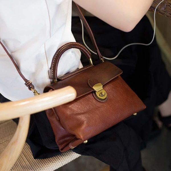 2020 new original handmade vintage leather casual messenger bag vegetable tanned leather handbag shoulder bag
2020 new original handmade vintage leather casual messenger bag vegetable tanned leather handbag shoulder bag