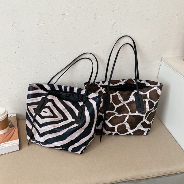 большая емкость для женщин 2020 руки bagshoulder bagfashionable нового шаблона моды мешок плеча корейская версия универсальных текстуры тота
большая емкость для женщин 2020 руки bagshoulder bagfashionable нового шаблона моды мешок плеча корейская версия универсальных текстуры тота