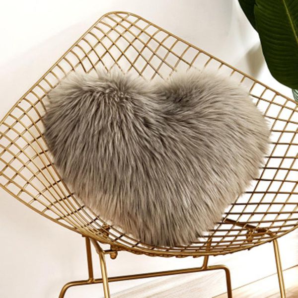 heart shaped faux wool fur plush 40*50cm pillowcase throw pillow covers sofashaggy cushion cover invisible zipper design pillow case
heart shaped faux wool fur plush 40*50cm pillowcase throw pillow covers sofashaggy cushion cover invisible zipper design pillow case