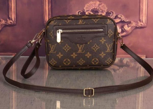 ladies messenger bag leather letter printed shoulder bag fashion small square bag, Black;red
ladies messenger bag leather letter printed shoulder bag fashion small square bag, Black;red
