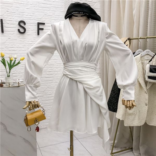 2021 new spring new high v-neck dress female korean of the niche design waist was thin and irregular gouh, Black;gray
2021 new spring new high v-neck dress female korean of the niche design waist was thin and irregular gouh, Black;gray