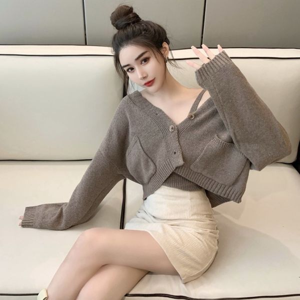 2020 autumn new long sleeve knitted cardigan suspender vest + short skirt three piece fashion suit for women
2020 autumn new long sleeve knitted cardigan suspender vest + short skirt three piece fashion suit for women