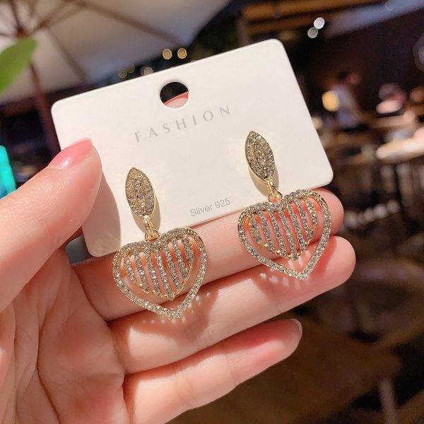 2020 new tide elegant heart fashion trending earrings 925 silver sense of quality hollow heart-shaped diamond earrings, Golden
2020 new tide elegant heart fashion trending earrings 925 silver sense of quality hollow heart-shaped diamond earrings, Golden