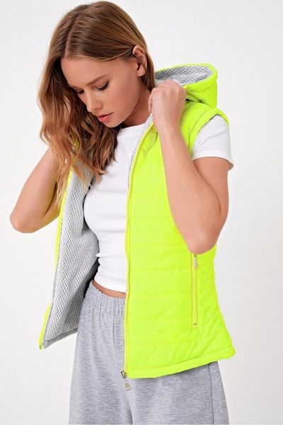 women's vests trend alacati style female thermal lined inside inflatable vest coats alc-x5008, Black;white
women's vests trend alacati style female thermal lined inside inflatable vest coats alc-x5008, Black;white