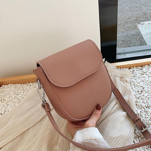 ins 2020 new retro one shoulder small group bag half circle design trend simple and versatile messenger1
ins 2020 new retro one shoulder small group bag half circle design trend simple and versatile messenger1
