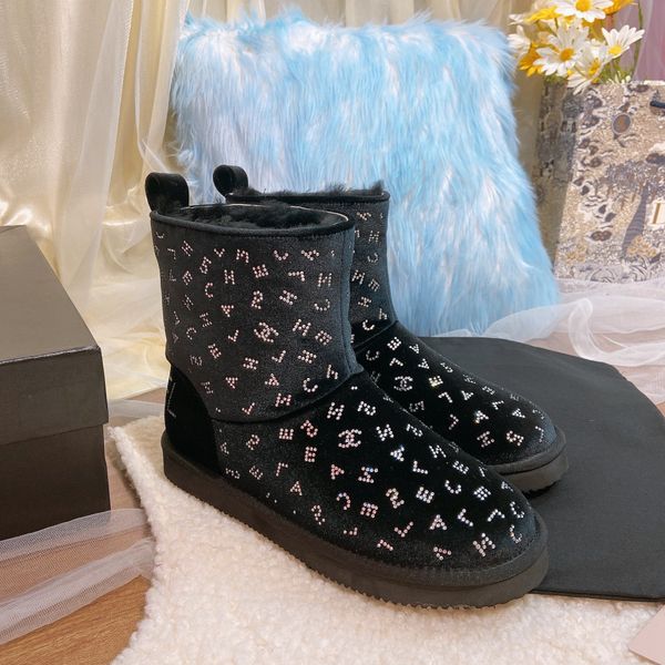 designer womens boots luxury black suede alphabet rhinestone decoration round head flat heel with box size 35-40
designer womens boots luxury black suede alphabet rhinestone decoration round head flat heel with box size 35-40