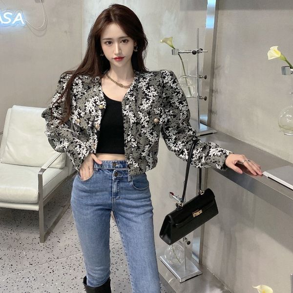 autumn and winter 2020 new style woollen crochet long sleeve coat versatile temperament short women's wear
autumn and winter 2020 new style woollen crochet long sleeve coat versatile temperament short women's wear