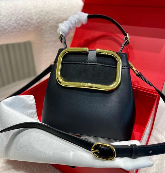 women shoulder bags spring summer fashion bucket bag luxury cross body designer handbag high quality
women shoulder bags spring summer fashion bucket bag luxury cross body designer handbag high quality