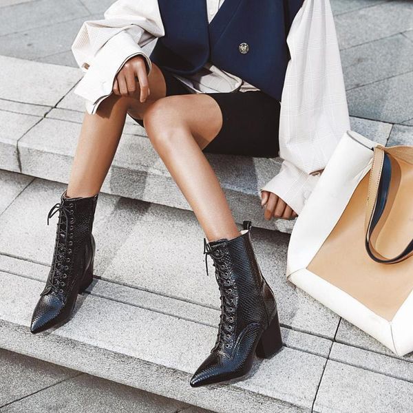2020 new women boots martin ankle boots new autumn and winter pu women's motorcycle lace-up shoes for women, Black
2020 new women boots martin ankle boots new autumn and winter pu women's motorcycle lace-up shoes for women, Black