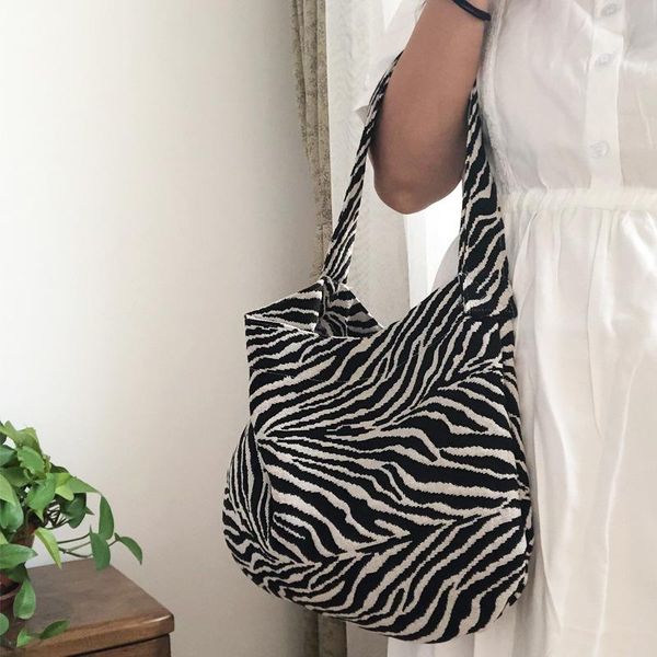 retro zebra women bags jacquard fabric cute round corner handbag underarm bags canvas design shoulder bag 01-sb-fgbfxm
retro zebra women bags jacquard fabric cute round corner handbag underarm bags canvas design shoulder bag 01-sb-fgbfxm