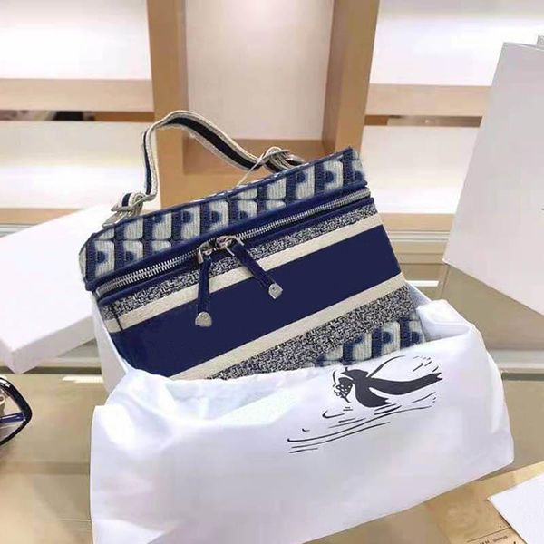luxury designer luxury handbag purse ladies 25cm cosmetic bag shoulder bag embroidered fabric fashion handbag diagonal bag
luxury designer luxury handbag purse ladies 25cm cosmetic bag shoulder bag embroidered fabric fashion handbag diagonal bag