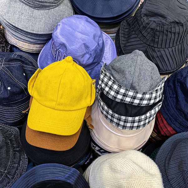 plaid new ear flannel protection baseball cap made of wool in autumn and winter, Blue;gray
plaid new ear flannel protection baseball cap made of wool in autumn and winter, Blue;gray