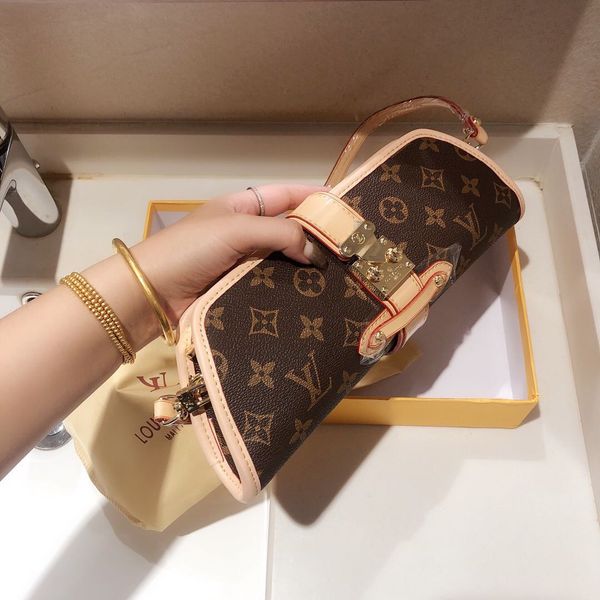 fbrand new womens bags european and american fashion designer shell bag pu leather gold large number of discounts mini bag776, Black
fbrand new womens bags european and american fashion designer shell bag pu leather gold large number of discounts mini bag776, Black
