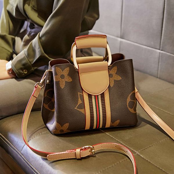 women's simple and versatile one shoulder messenger bag