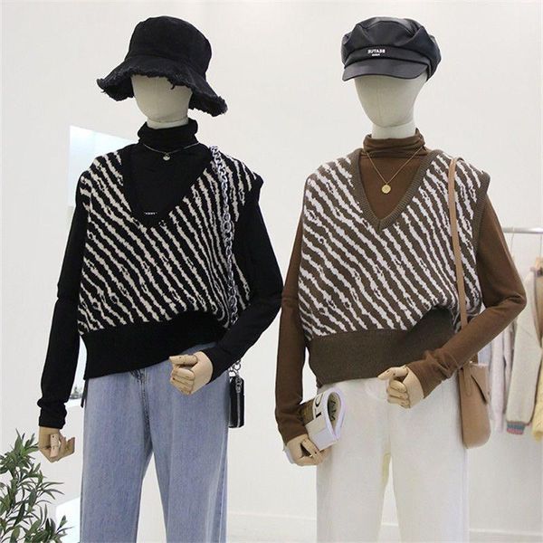 zebra pattern v-neck knitted vest 2020 autumn winter new outer wear sleeveless loose pullovers thick sweaters1, Black;white
zebra pattern v-neck knitted vest 2020 autumn winter new outer wear sleeveless loose pullovers thick sweaters1, Black;white