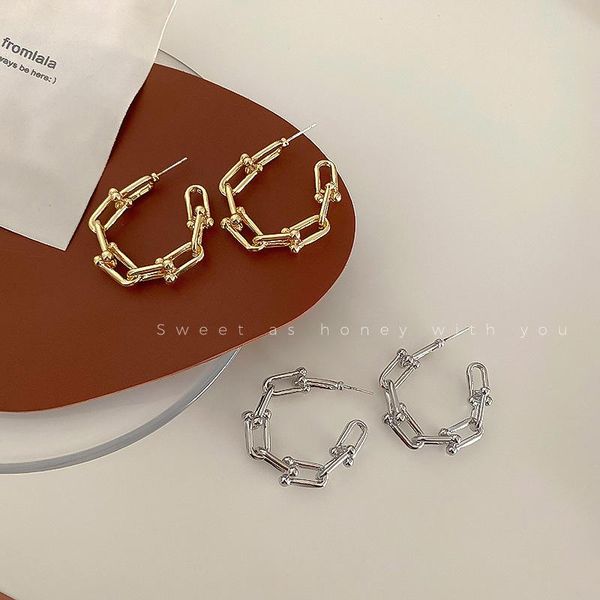 hoop & huggie u-shaped chain stitching earrings alloy metal c-shaped geometric vintage exaggerated female jewelry, Golden;silver
hoop & huggie u-shaped chain stitching earrings alloy metal c-shaped geometric vintage exaggerated female jewelry, Golden;silver