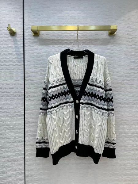 milan runway sweaters 2022 spring long sleeves v neck sweater high end jacquard cardigan designer women's clothing 1226-5, White;black
milan runway sweaters 2022 spring long sleeves v neck sweater high end jacquard cardigan designer women's clothing 1226-5, White;black