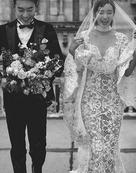 vintage lace country mermaid wedding dresses ivory and nude open back long bell sleeves sweep train bridal gowns sheer jewel neck 2021, White
vintage lace country mermaid wedding dresses ivory and nude open back long bell sleeves sweep train bridal gowns sheer jewel neck 2021, White