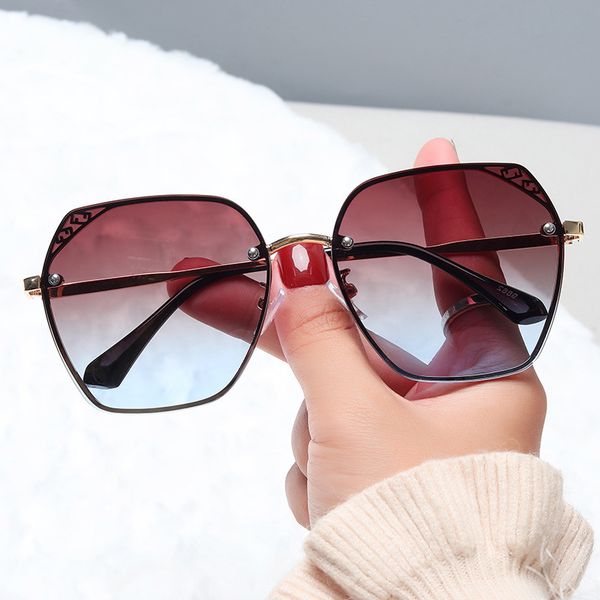 2022 new sunglass trendy women's summer small face uv proof korean version trendy advanced ins net red sunglass, White;black
2022 new sunglass trendy women's summer small face uv proof korean version trendy advanced ins net red sunglass, White;black