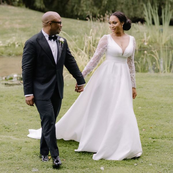 simple plus size wedding dresses sheer deep v neck bridal gowns backless lace long sleeves a line sweep train satin vestido de nov238c, White
simple plus size wedding dresses sheer deep v neck bridal gowns backless lace long sleeves a line sweep train satin vestido de nov238c, White