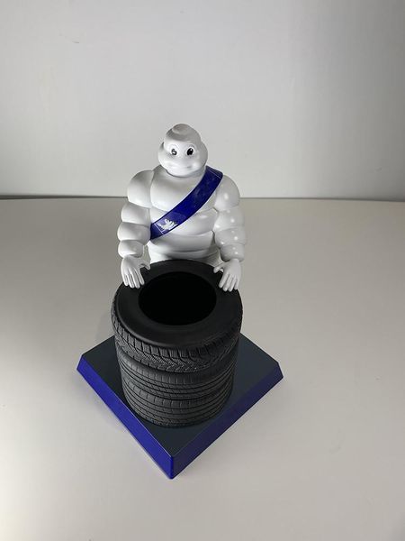 cute white holding tire doll car decoration interior dashboard decoration ornament car-styling car accessories birthday gift
cute white holding tire doll car decoration interior dashboard decoration ornament car-styling car accessories birthday gift