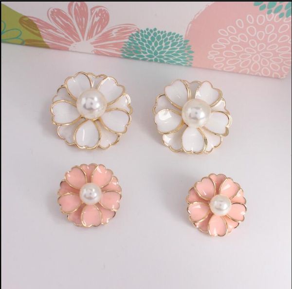 2020 new earrings white and pink with fresh and sweet flowers, large in size and small in size 085, Golden;silver
2020 new earrings white and pink with fresh and sweet flowers, large in size and small in size 085, Golden;silver