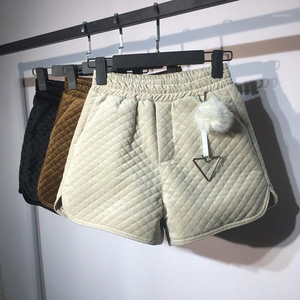 2020 padded velvet shorts female elastic waist high waist wear boots loose wide leg shorts1, White;black
2020 padded velvet shorts female elastic waist high waist wear boots loose wide leg shorts1, White;black