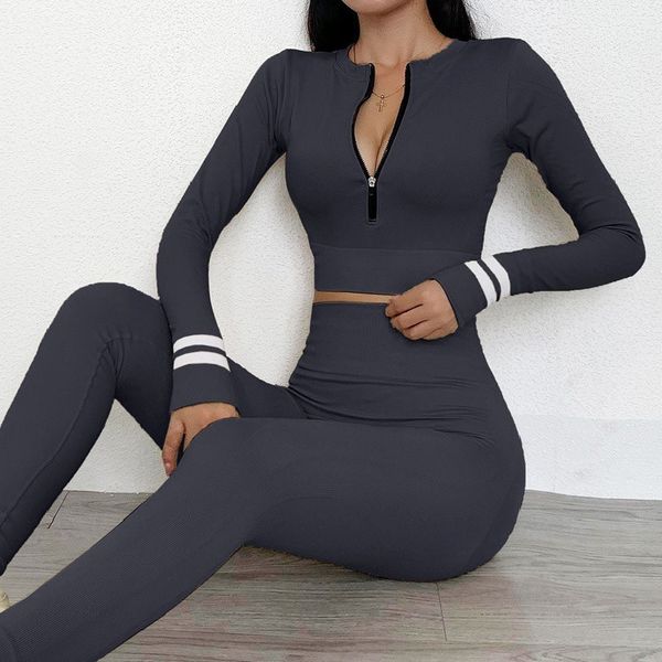new seamless yoga suit in autumn and winter, Gray 
new seamless yoga suit in autumn and winter, Gray