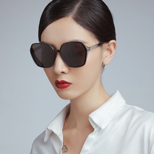 2020 new fashion net red high definition polarizing sunglasses women's 7296 large frame sunglasses women's fashion, White;black
2020 new fashion net red high definition polarizing sunglasses women's 7296 large frame sunglasses women's fashion, White;black