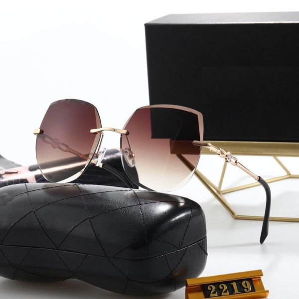 New Fashion Sunglasses Women 2021 Brand Designer Rimless Gradient Sun Glasses Shades Cutting clearLens Ladies Frameless UV400, White;black
New Fashion Sunglasses Women 2021 Brand Designer Rimless Gradient Sun Glasses Shades Cutting clearLens Ladies Frameless UV400, White;black