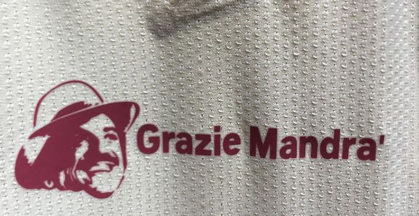 grazie mandra sponsor patch heat transfer iron on soccer badge collectable size is 12cm
grazie mandra sponsor patch heat transfer iron on soccer badge collectable size is 12cm