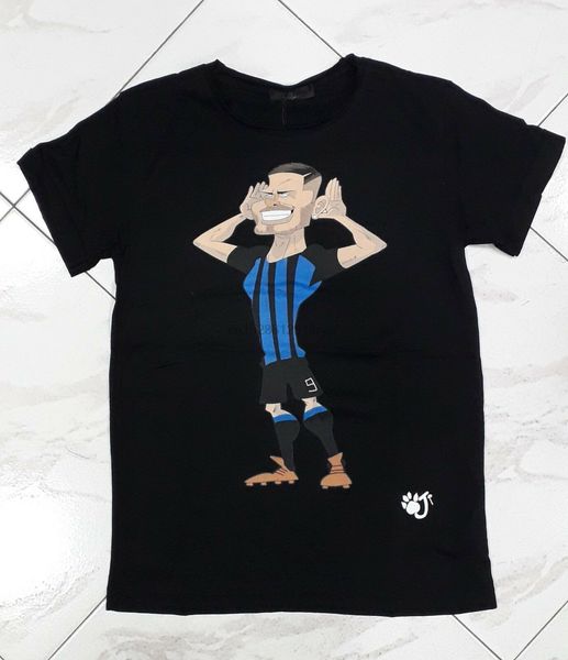 oji t-shirt nera uomo con personaggio cartoons icardi in cotone jersey sport hooded sweatshirt hoodie
oji t-shirt nera uomo con personaggio cartoons icardi in cotone jersey sport hooded sweatshirt hoodie