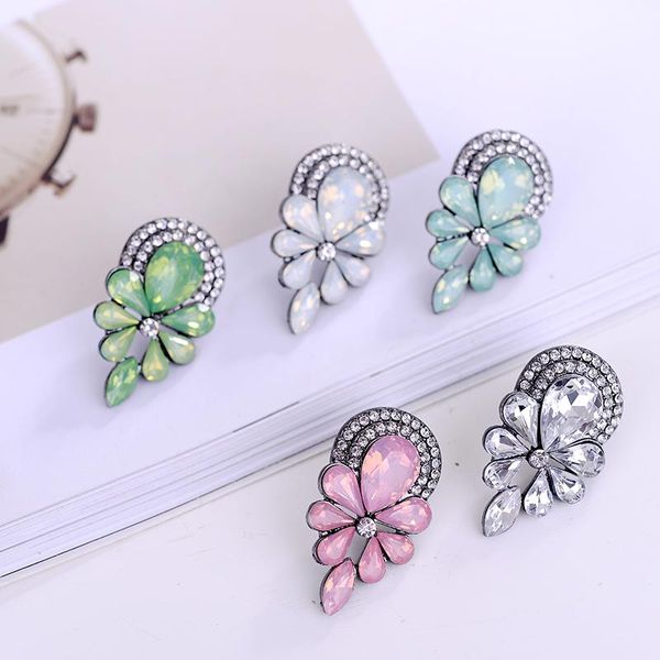 stud lubov beautiful acrylic crystal flower stone piercing earrings women rhinestone fashion jewelry for christmas party gift, Golden;silver
stud lubov beautiful acrylic crystal flower stone piercing earrings women rhinestone fashion jewelry for christmas party gift, Golden;silver