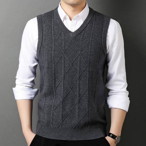 2020 spring and autumn thick fit v-neck sleeveless shawl woolen vest men's middle-aged pullover sweater, Black;white
2020 spring and autumn thick fit v-neck sleeveless shawl woolen vest men's middle-aged pullover sweater, Black;white