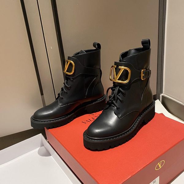 designer womens boots black gold metal lettering buckle leather front tie round head low heel with box size 35-40
designer womens boots black gold metal lettering buckle leather front tie round head low heel with box size 35-40