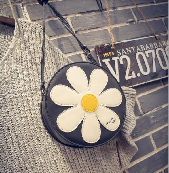 2020 fashion circle crossbody bag for women female pu leather round shape handbag sun floral shoulder messenger bag for girls
2020 fashion circle crossbody bag for women female pu leather round shape handbag sun floral shoulder messenger bag for girls