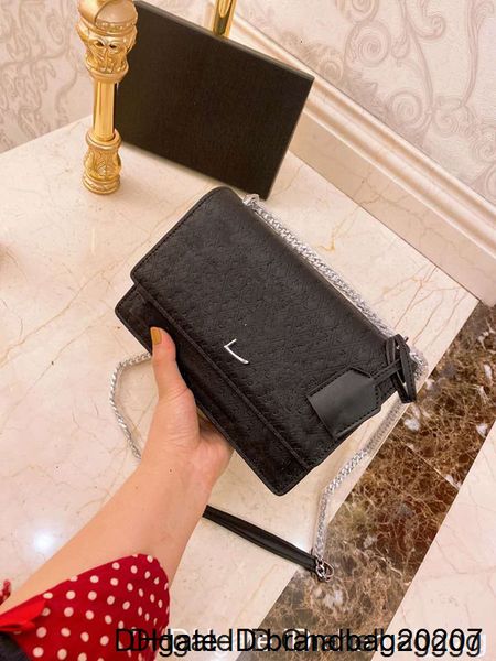 2020 new chain fashion worn female bag pressure letters women's bucket bags woman genuine leather handbags purses designer shoulder
2020 new chain fashion worn female bag pressure letters women's bucket bags woman genuine leather handbags purses designer shoulder