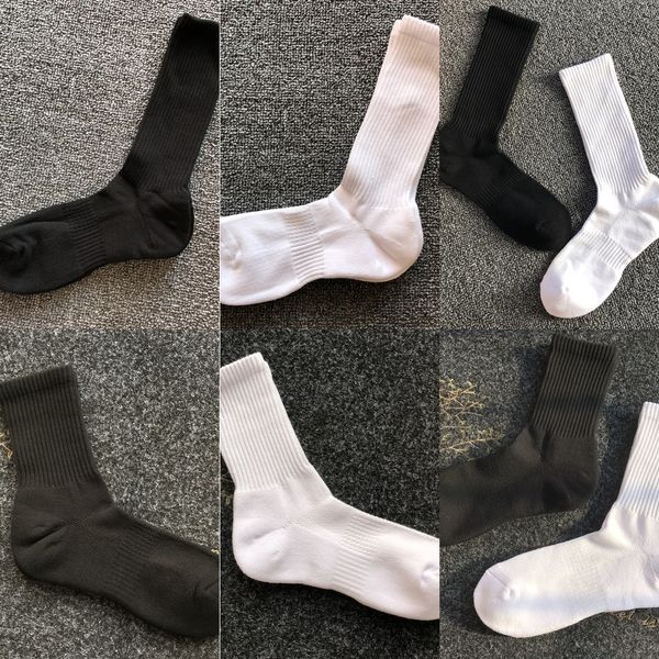 6 pairs of men's long towel cotton medium short tube towel with thickened black and white sports versatile cotton socks and basketball
6 pairs of men's long towel cotton medium short tube towel with thickened black and white sports versatile cotton socks and basketball