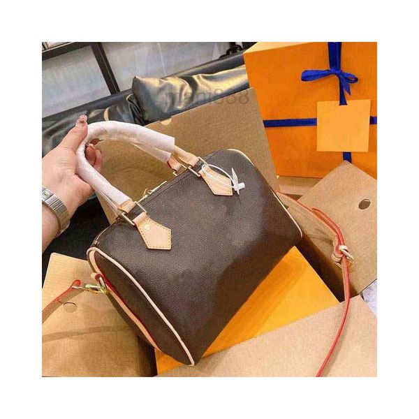 patent leather handbag shoulder bag mini boston 2021 tide restoring ancient ways classic fashion pillow pack lightweight high quality
patent leather handbag shoulder bag mini boston 2021 tide restoring ancient ways classic fashion pillow pack lightweight high quality
