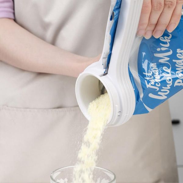 3pcs seal pour storage bag clip sealing clip effect clamp with large discharge nozzle for storage kitchen tools
3pcs seal pour storage bag clip sealing clip effect clamp with large discharge nozzle for storage kitchen tools