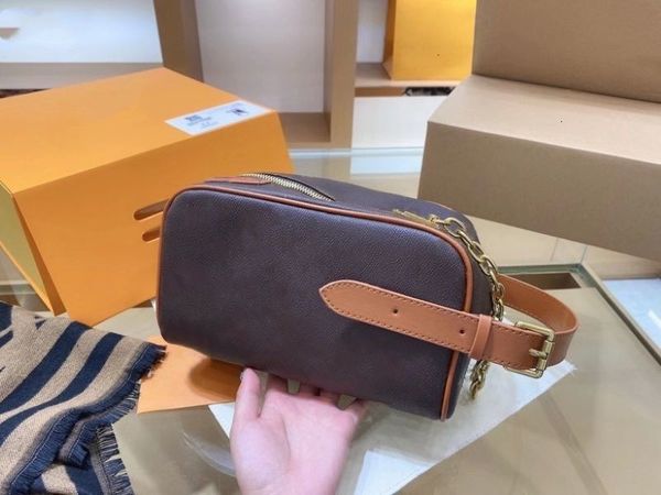 2020love fashion ladies make-up bag containing bag famous classic design make-up bag travel bags women's wallet 23cm handbag gold chain
2020love fashion ladies make-up bag containing bag famous classic design make-up bag travel bags women's wallet 23cm handbag gold chain