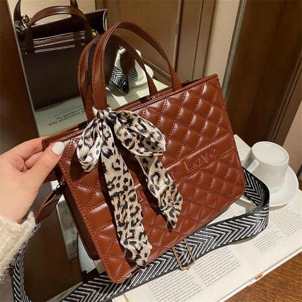 2022 factory wholesale new women's bag spring handbag fashion one shoulder messenger bag qpx5
2022 factory wholesale new women's bag spring handbag fashion one shoulder messenger bag qpx5