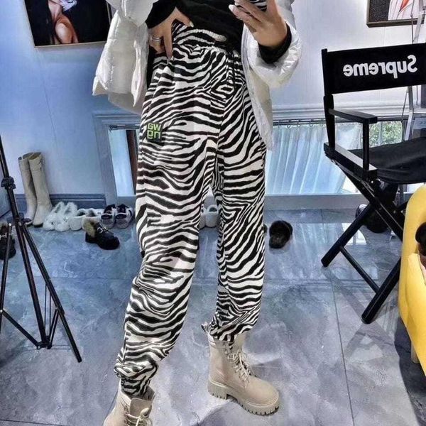 zebra-print high-waisted sweatpants for women fall/winter new loose korean edition suede plus-thick casual chaps, Black;white
zebra-print high-waisted sweatpants for women fall/winter new loose korean edition suede plus-thick casual chaps, Black;white