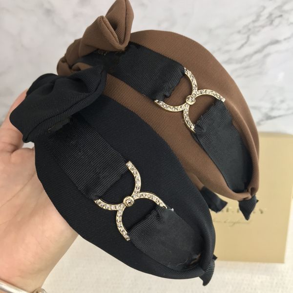 2021 early spring new hair hoop quality fabric fashion temperament bow seiko production suitable for all kinds of occasions
2021 early spring new hair hoop quality fabric fashion temperament bow seiko production suitable for all kinds of occasions